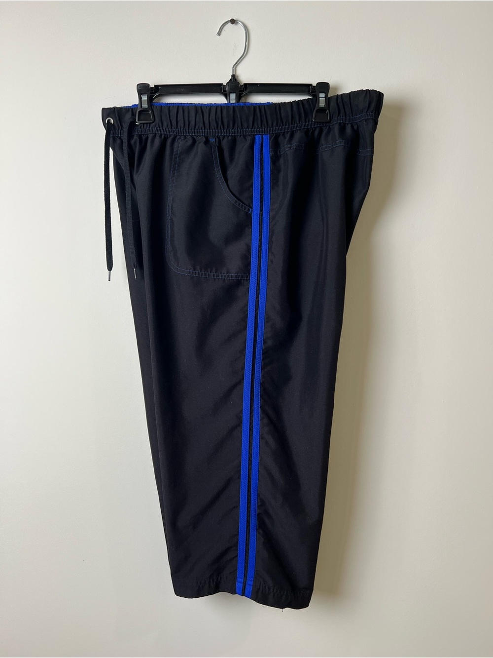 SB Women’s Black L Active Drawstring Capri Royal Blue Side Stripes